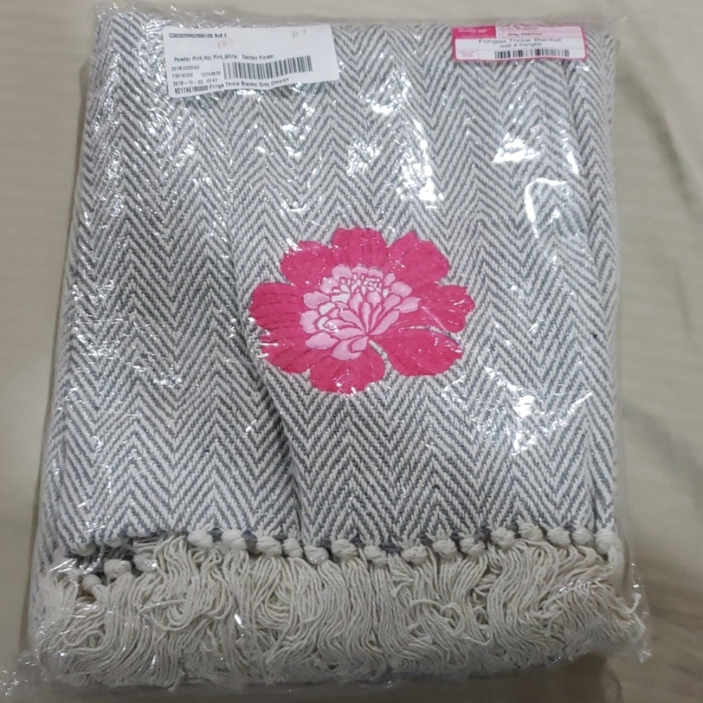 NIP Thirty-One Fringe Throw Blanket